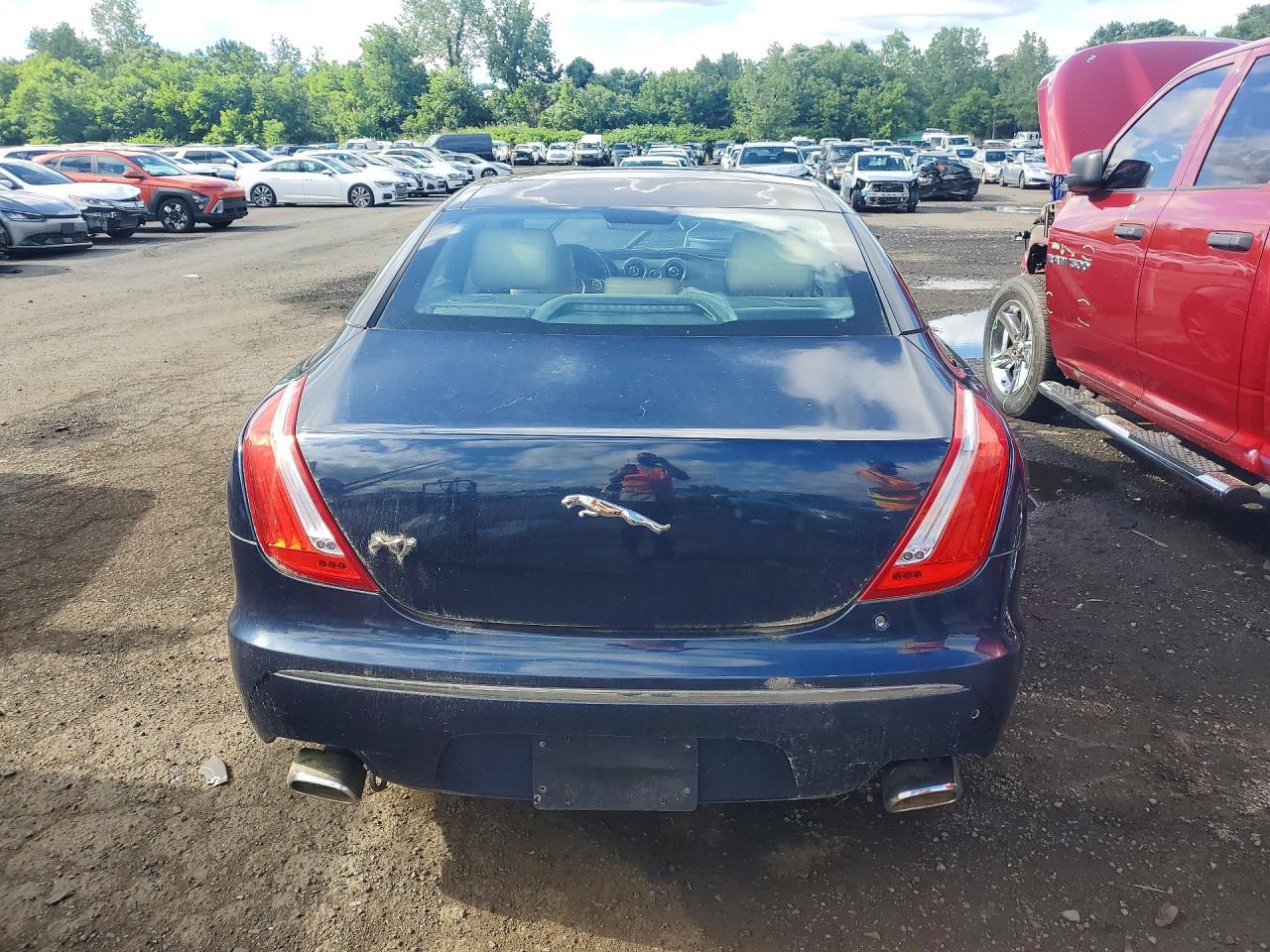 2011 Jaguar Xj Blue vin: SAJWA1CBXBLV12720