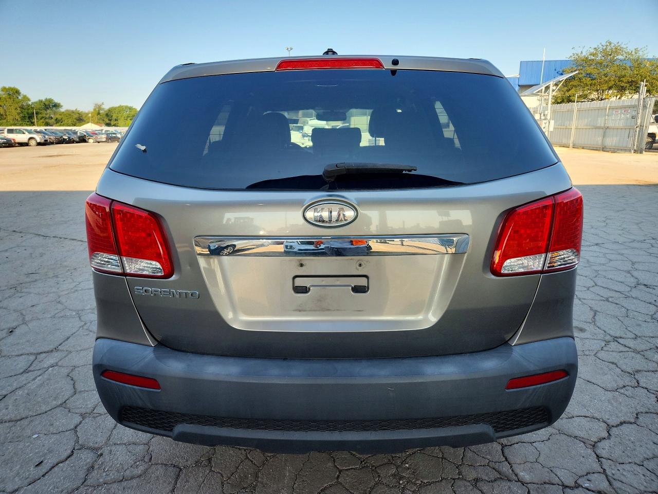 2011 Kia Sorento Lx Серебряный vin: 5XYKT3A18BG046049