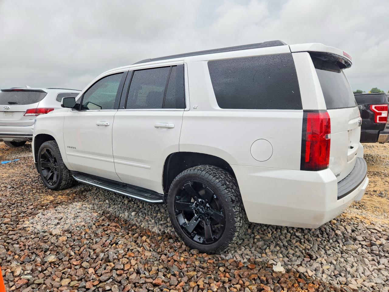 2018 Chevrolet Tahoe K1500 Lt Белый vin: 1GNSKBKC6JR179574