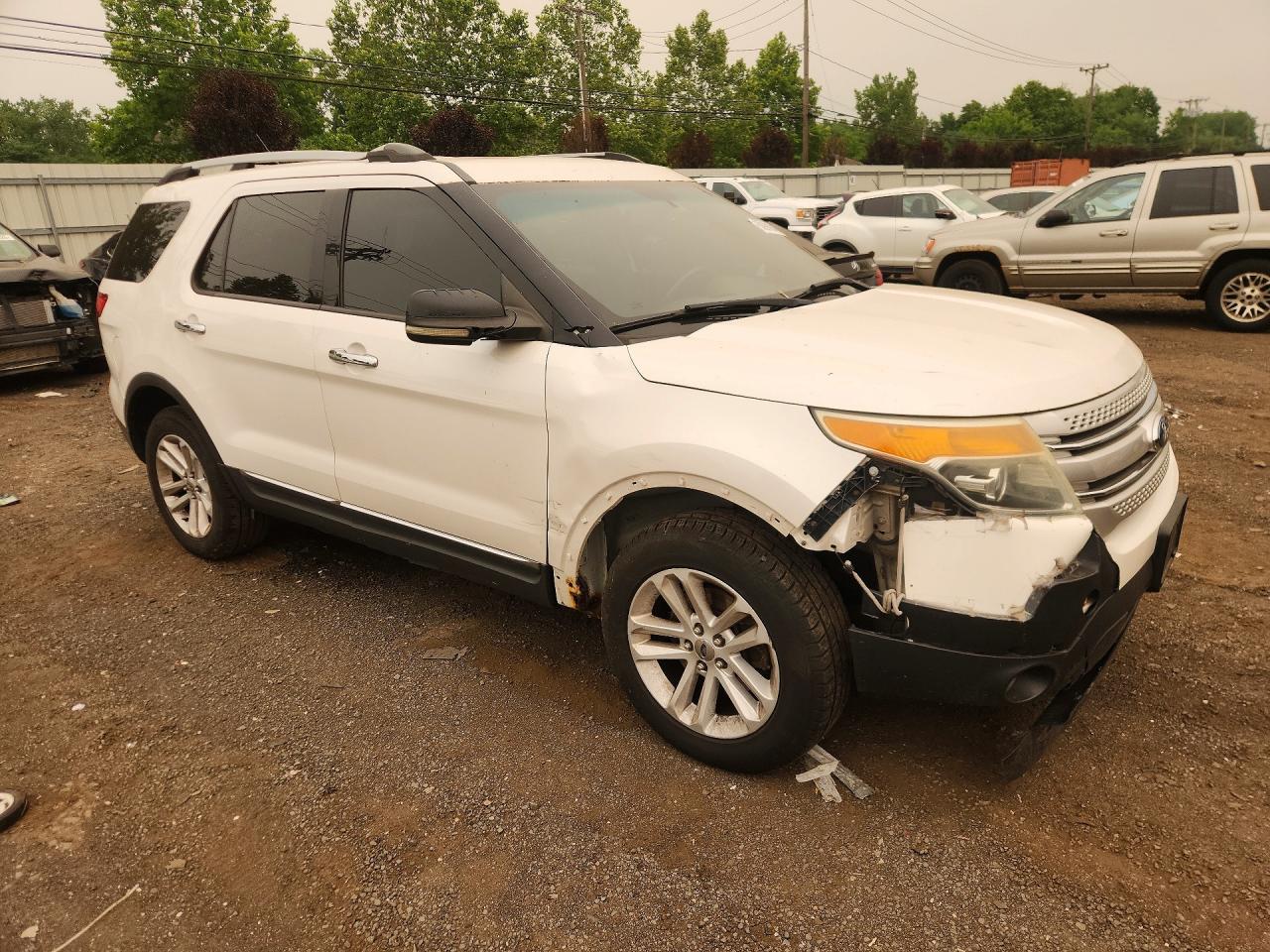 2011 Ford Explorer Xlt White vin: 1FMHK8D85BGA16762