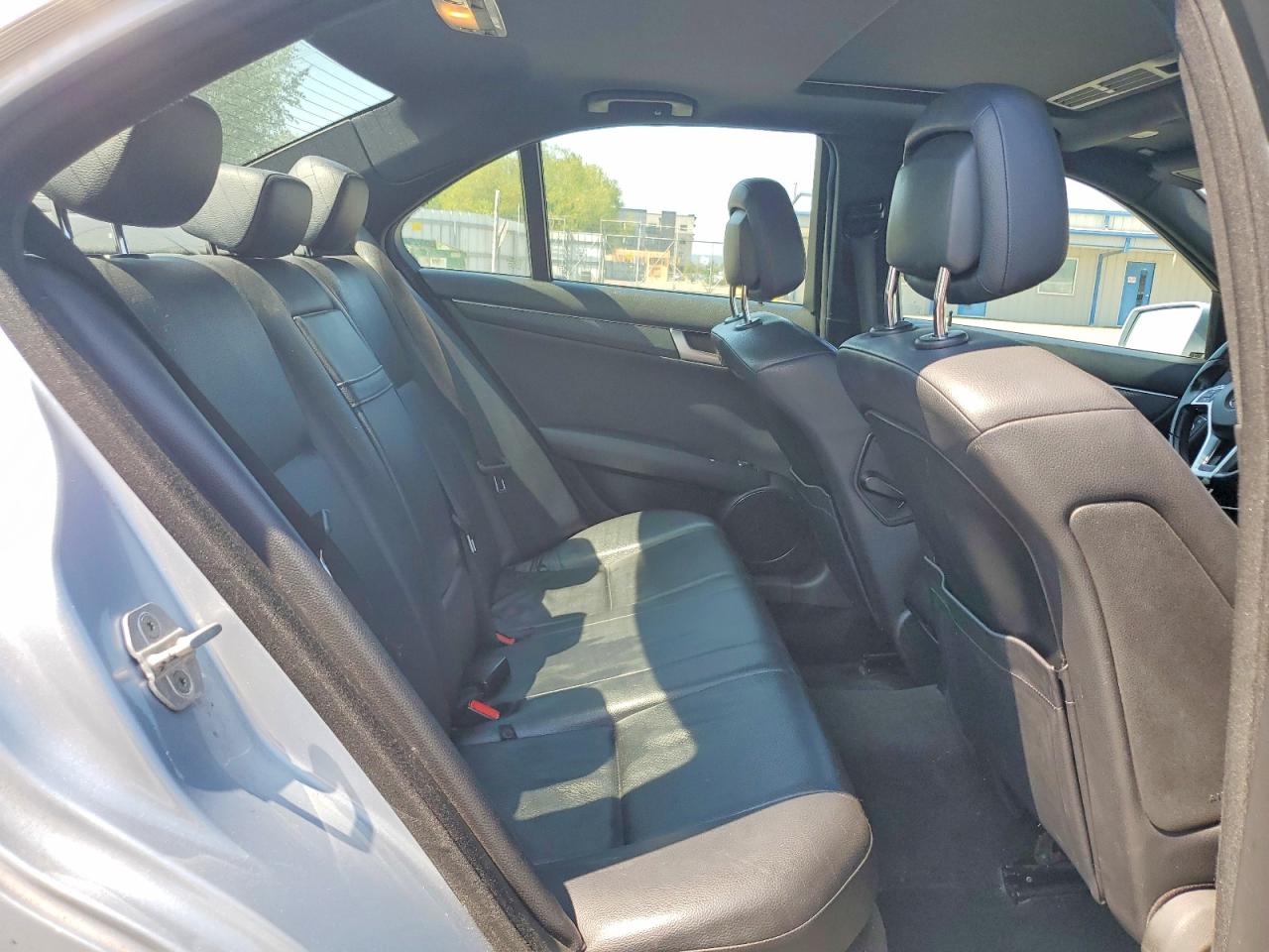 2013 Mercedes-benz C 250 Blue vin: WDDGF4HB5DA766208