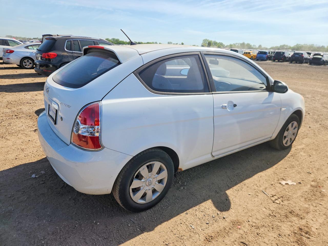 2007 Hyundai Accent Gs Белый vin: KMHCM36C37U021296