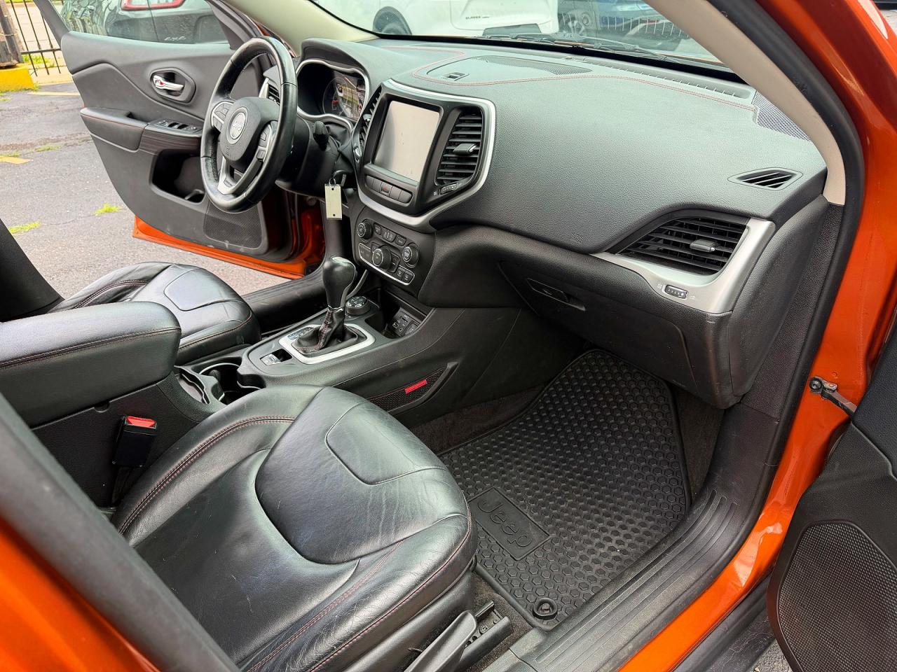2015 Jeep Cherokee Trailhawk Orange vin: 1C4PJMBS8FW545113