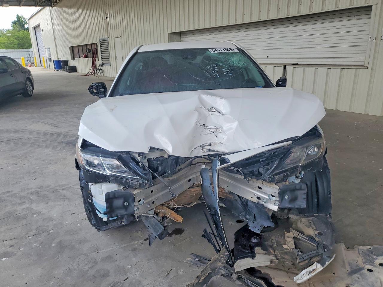 2021 Toyota Camry Le White vin: 4T1C11AK3MU514693