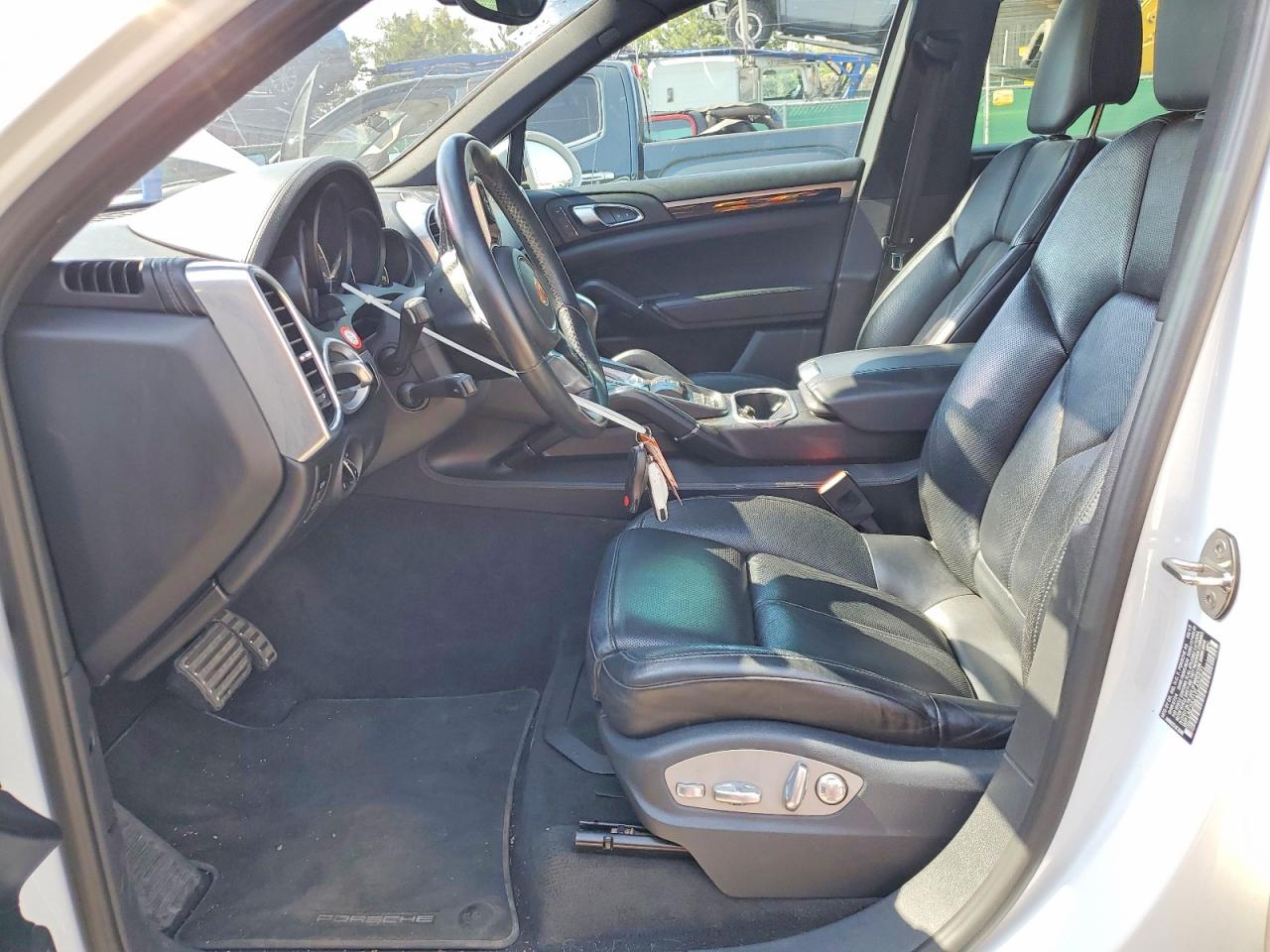 2015 Porsche Cayenne Se Hybrid White vin: WP1AE2A21FLA52521