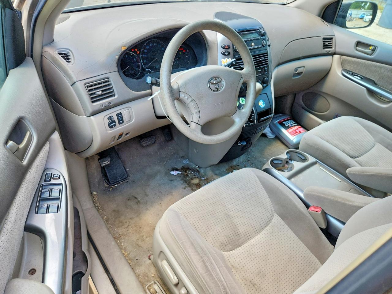 2006 Toyota Sienna Le 7 Passenger Beige vin: 5TDZA23C96S583843