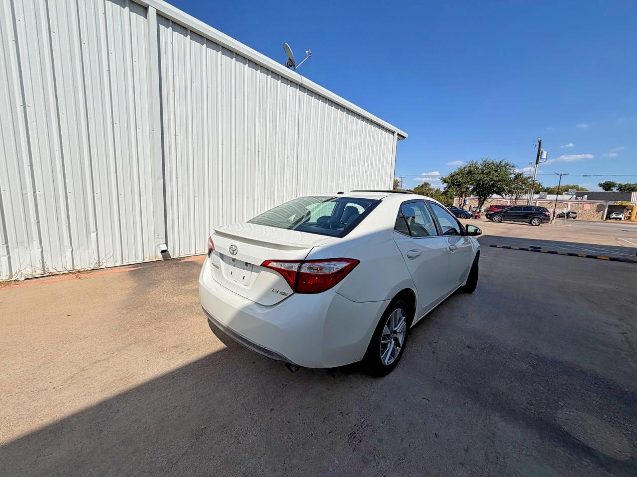 2014 Toyota Corolla Le Eco Premium White vin: 5YFBPRHE8EP006022
