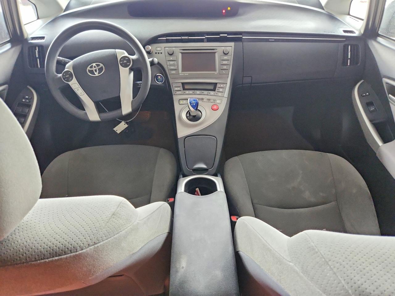 2014 Toyota Prius Three Серебряный vin: JTDKN3DU9E0363302