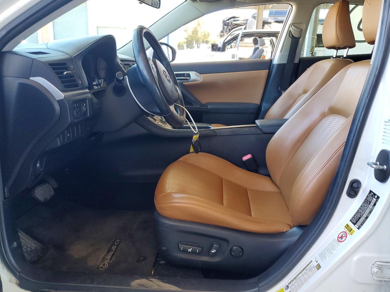2011 Lexus Ct 200 White vin: JTHKD5BH6B2030641