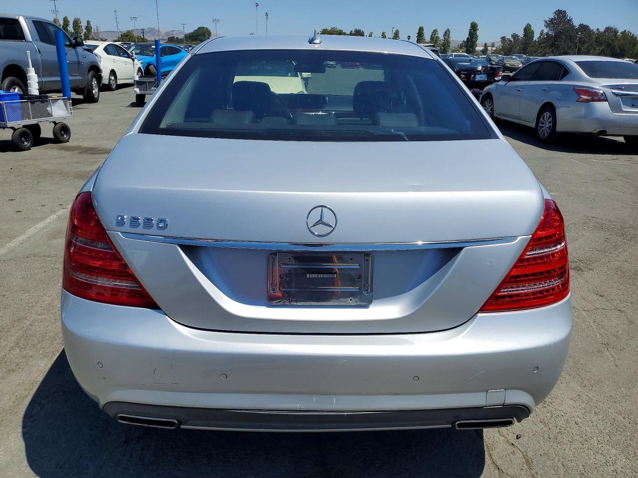 2012 Mercedes-benz S 550 Silver vin: WDDNG7DBXCA437174