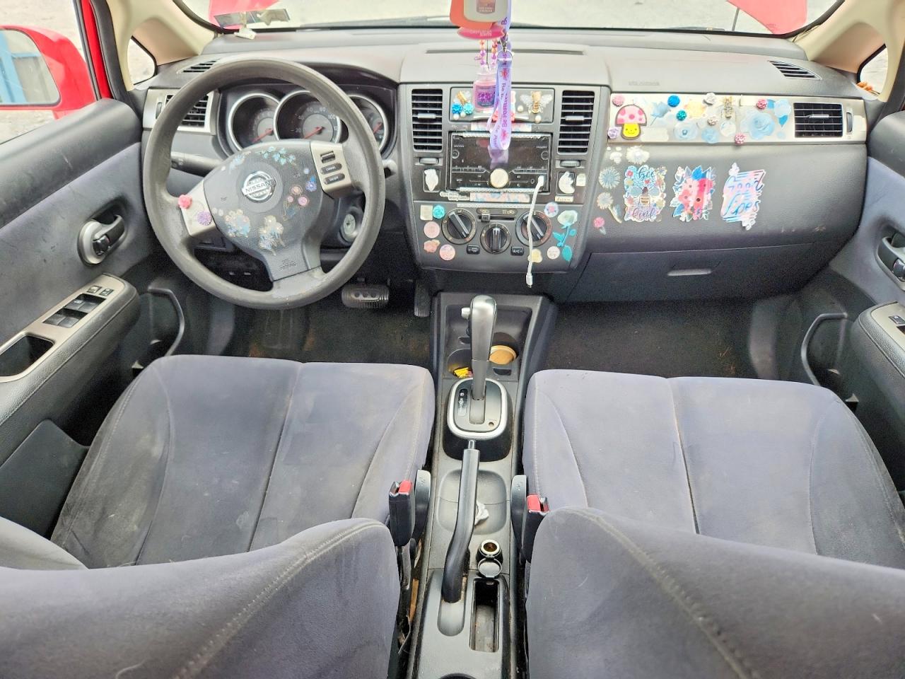 2009 Nissan Versa 1.8 S Red vin: 3N1BC13E19L364959