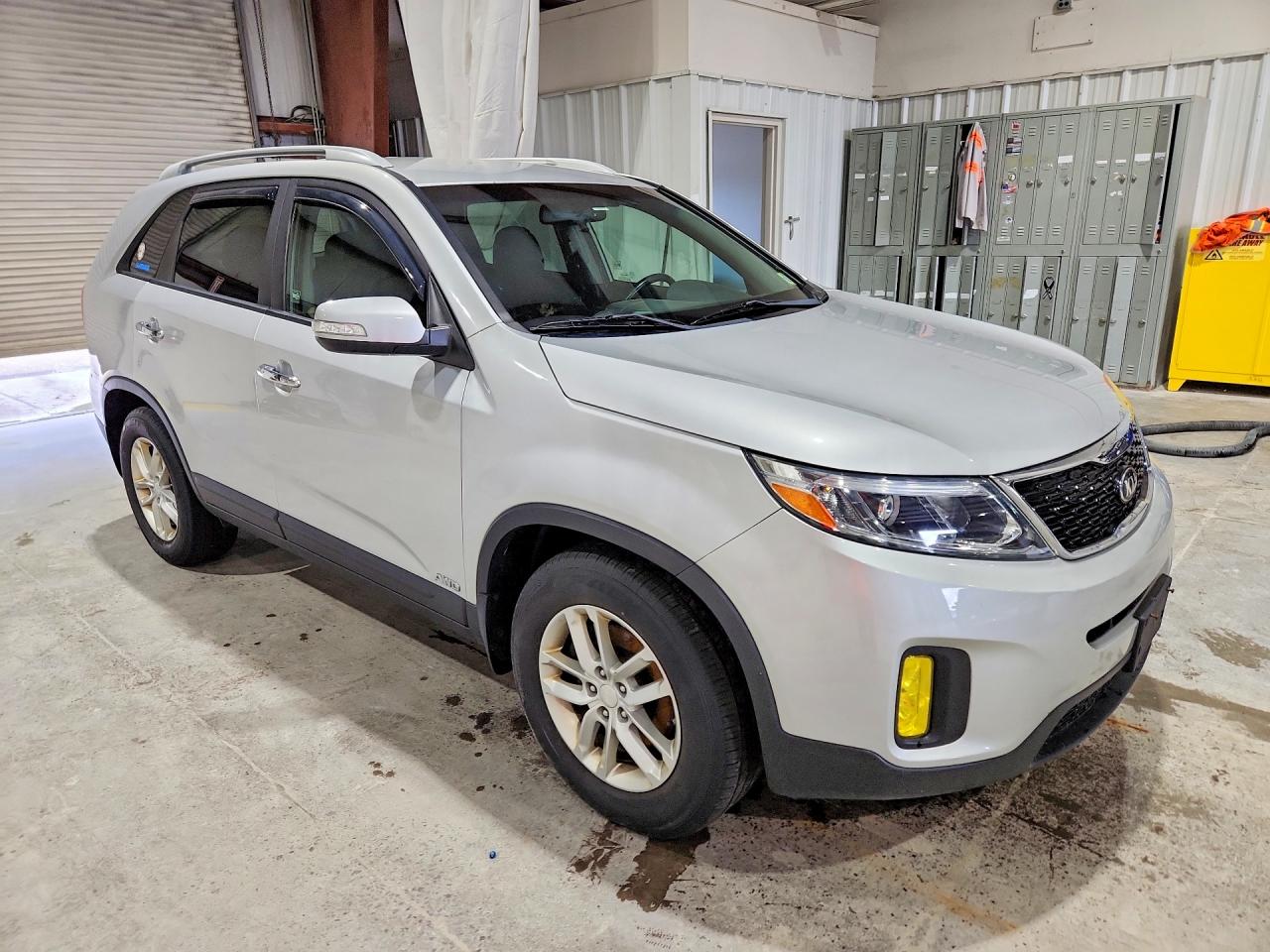 2015 Kia Sorento Lx Silver vin: 5XYKTDA75FG602186
