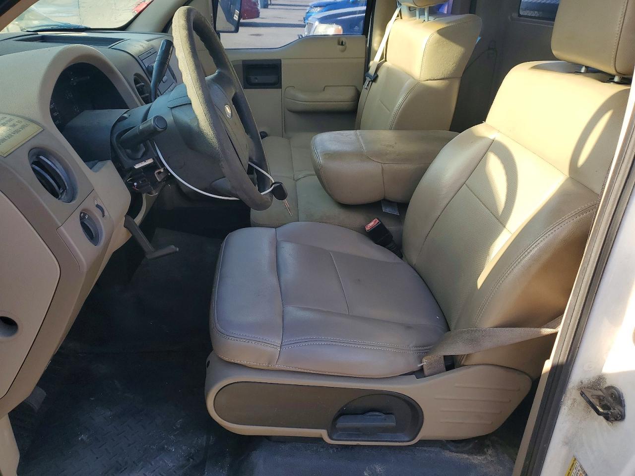 2008 Ford F150 White vin: 1FTRF12268KC11147