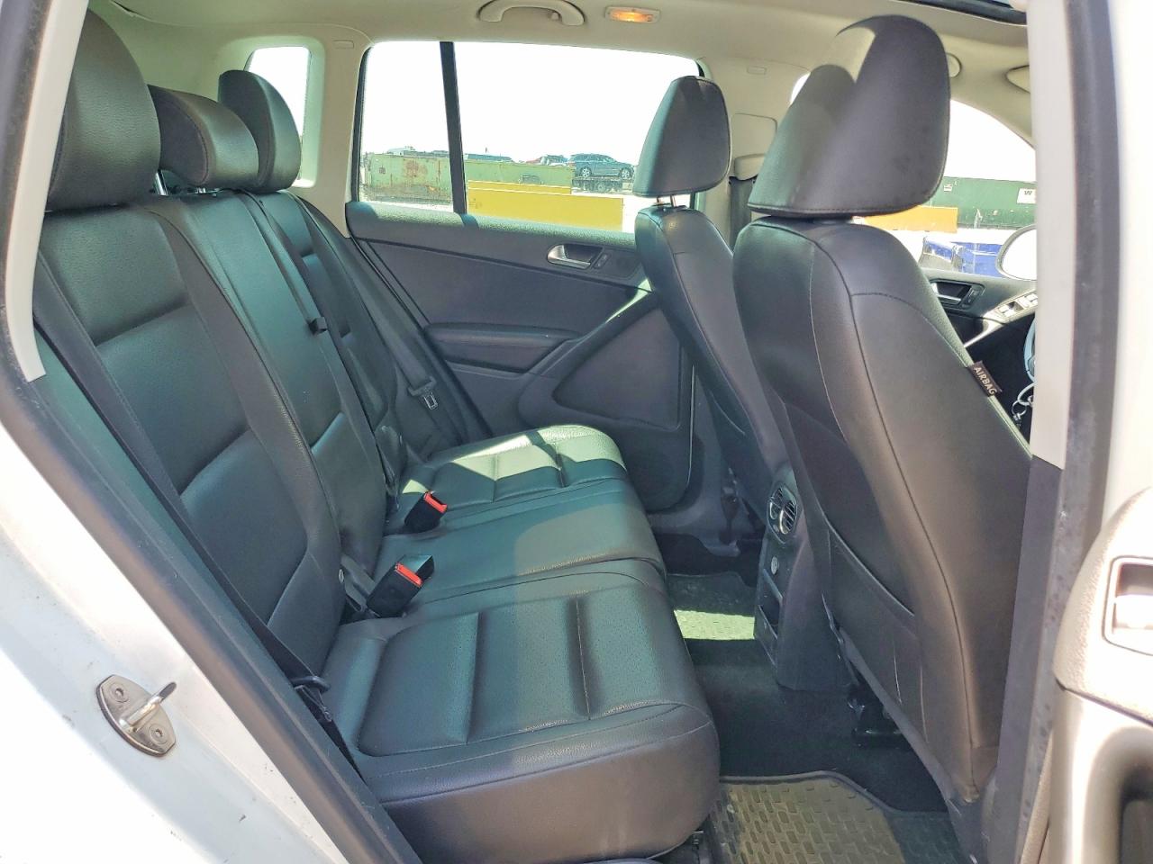 2015 Volkswagen Tiguan S Белый vin: WVGBV7AX5FW520078
