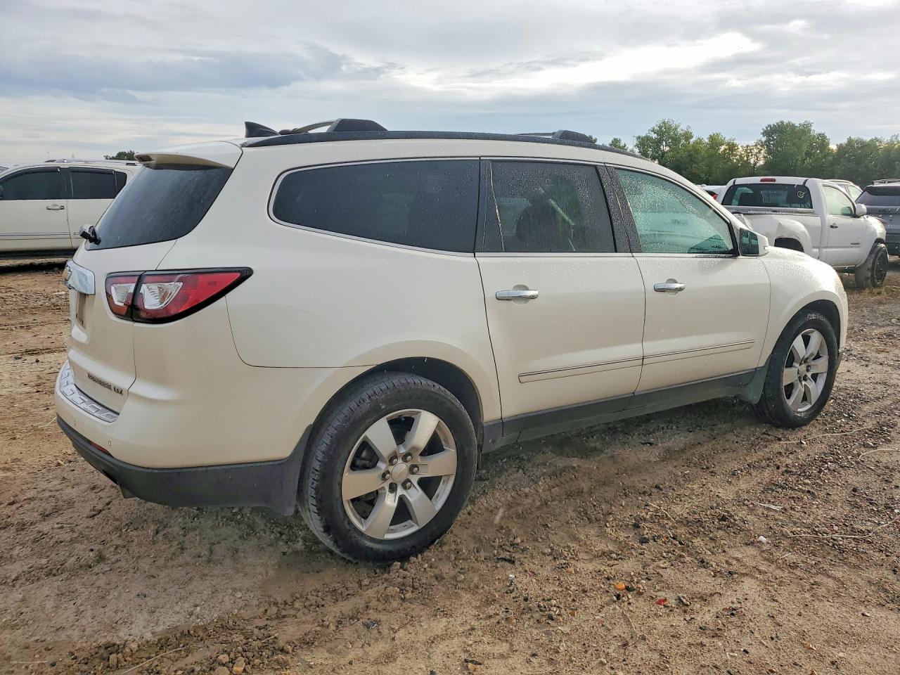 2014 Chevrolet Traverse Ltz Cream vin: 1GNKRJKD8EJ301841
