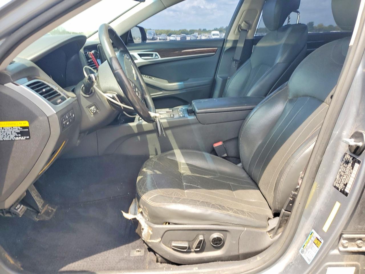 2015 Hyundai Genesis 3.8l Silver vin: KMHGN4JE7FU061120