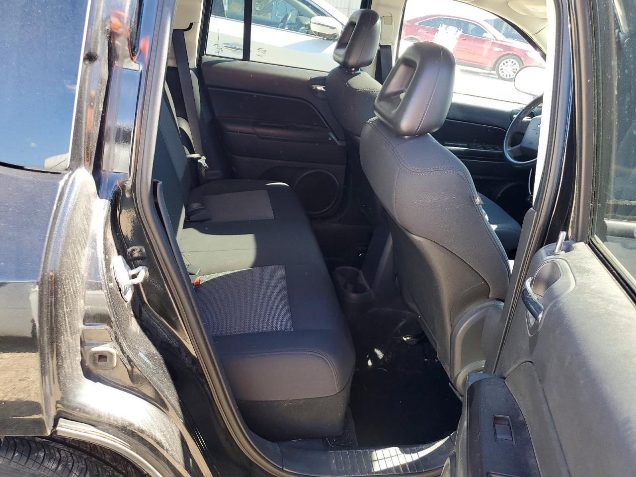 2009 Jeep Compass Sport White vin: 1J4FF47B29D107364
