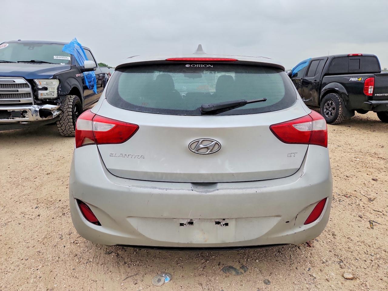 2013 Hyundai Elantra Gt Base Silver vin: KMHD35LE5DU101350