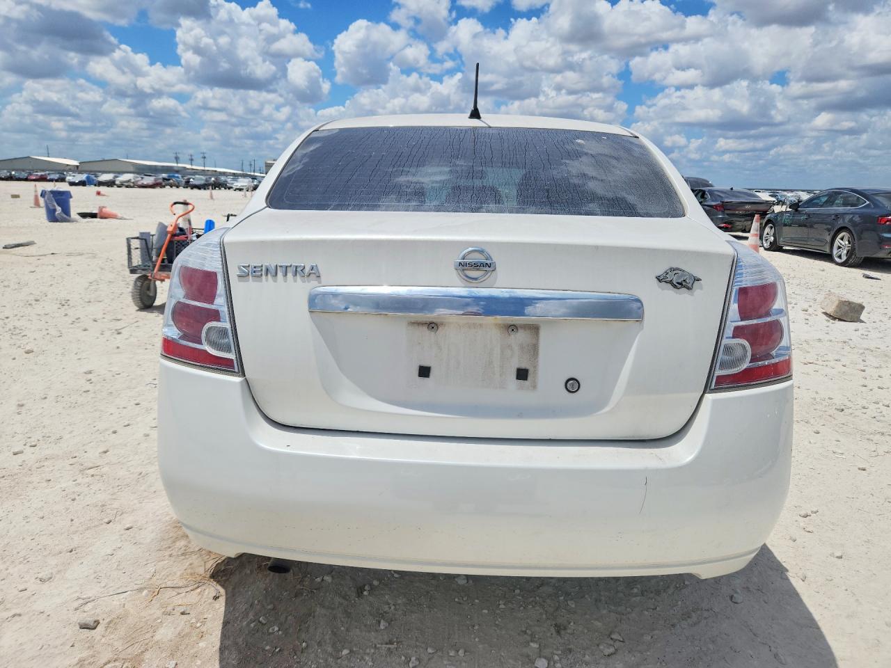 2010 Nissan Sentra 2.0 White vin: 3N1AB6AP5AL625594