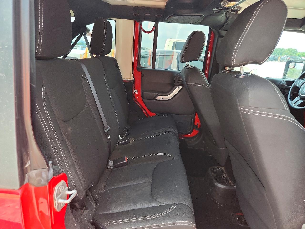 2015 Jeep Wrangler Unlimited Sahara Maroon vin: 1C4BJWEG5FL697946