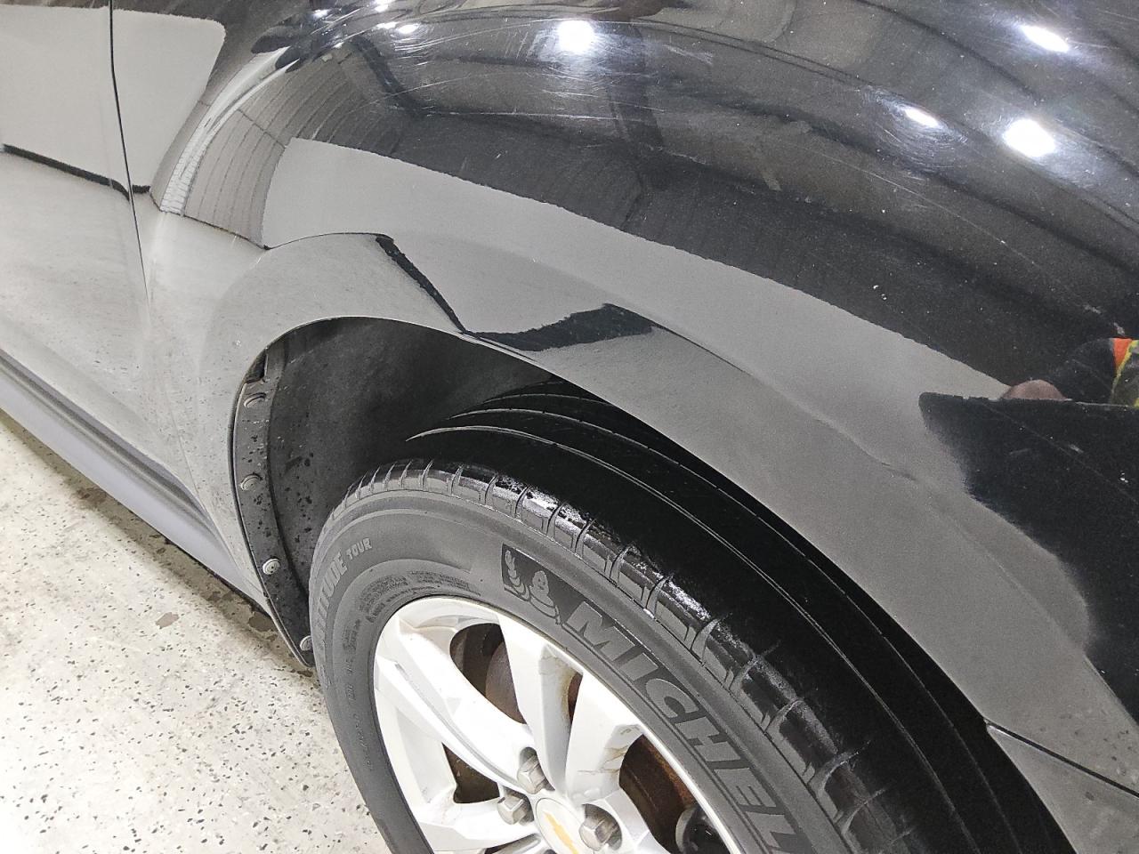 2011 Chevrolet Equinox Lt Black vin: 2GNALPEC1B1301561 Damage: Right Front Fender, Dent(S) W/ Paint Dmg, 1/2 To 1 Inch