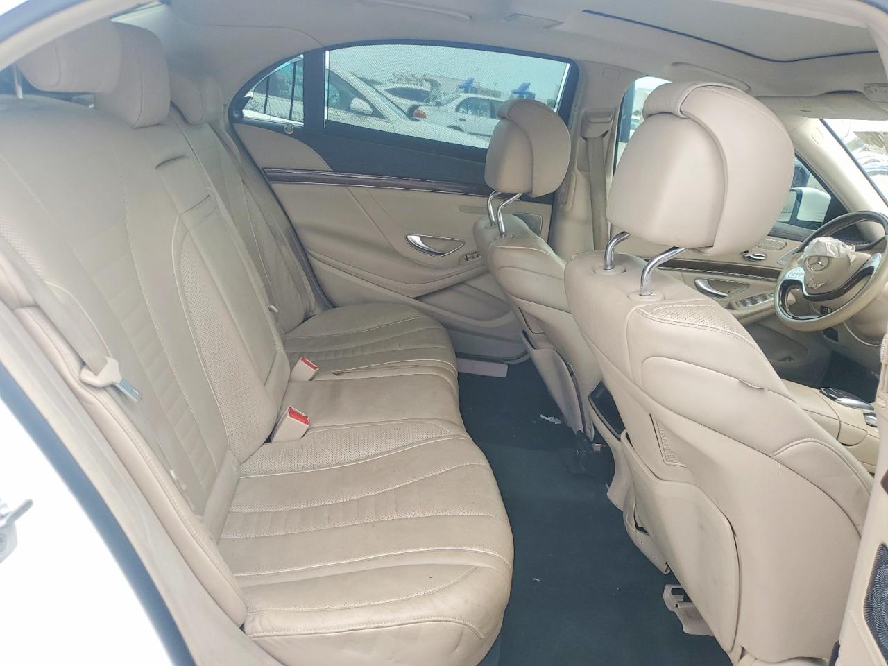 2015 Mercedes-benz S 550 Белый vin: WDDUG8CB2FA145333