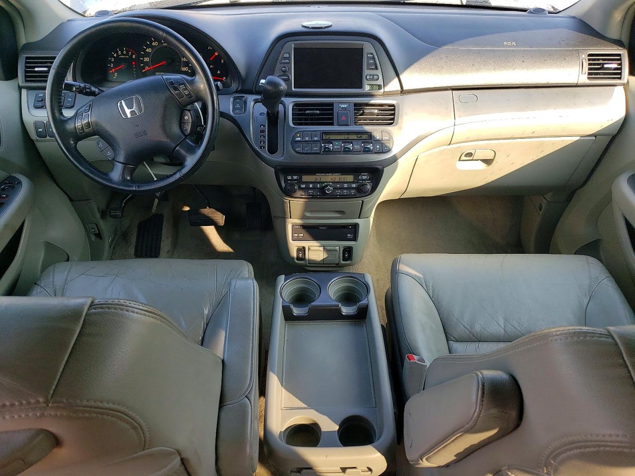 2006 Honda Odyssey Touring Silver vin: 5FNRL38886B085416