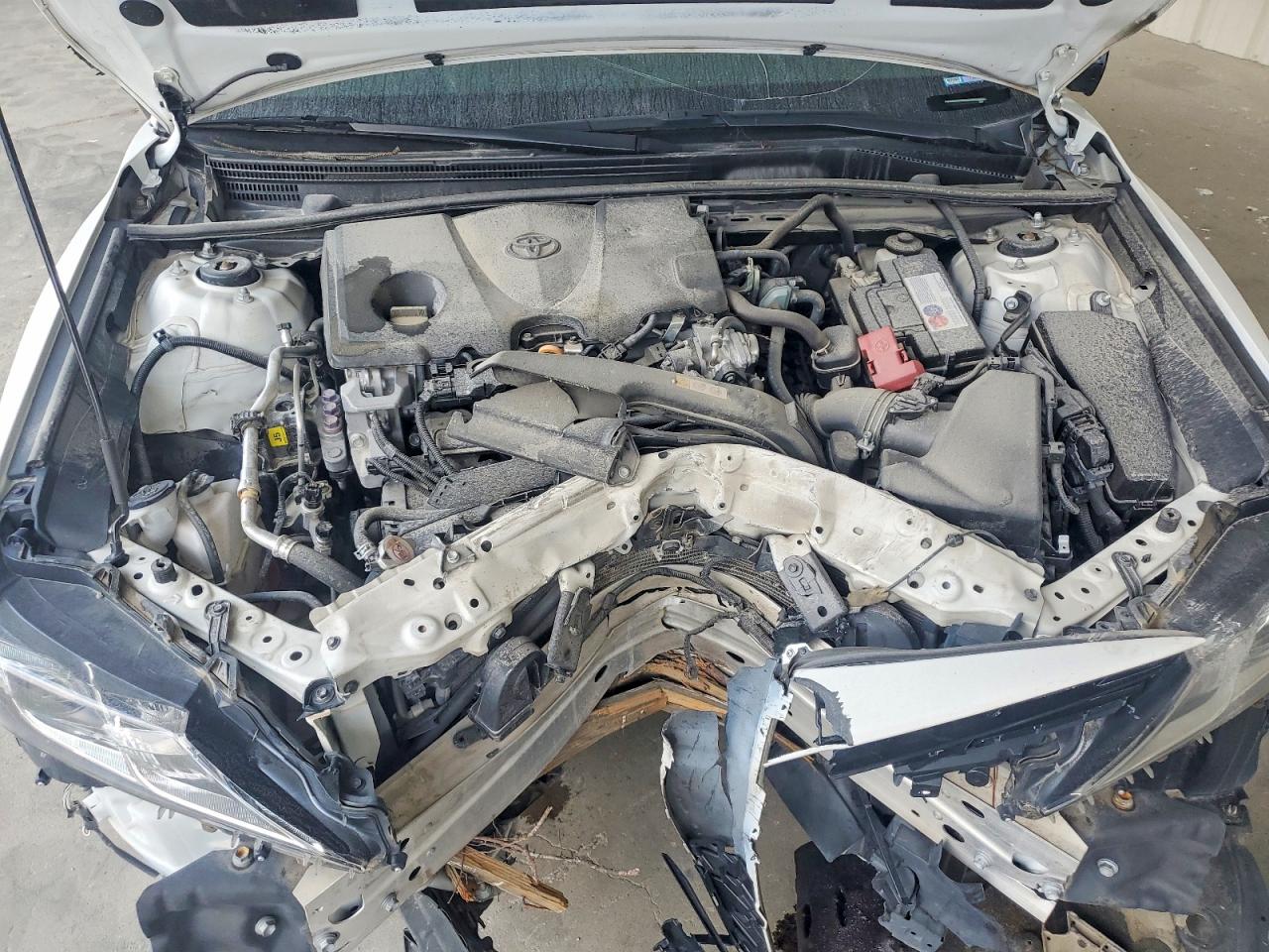 2021 Toyota Camry Le White vin: 4T1C11AK3MU514693