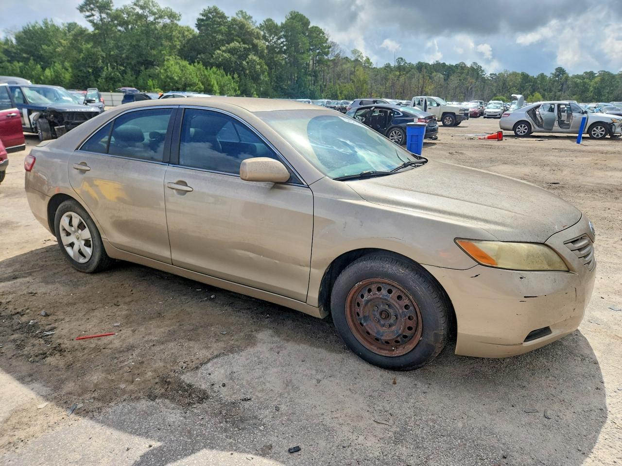 2007 Toyota Camry Le Gold vin: 4T1BE46K77U121584