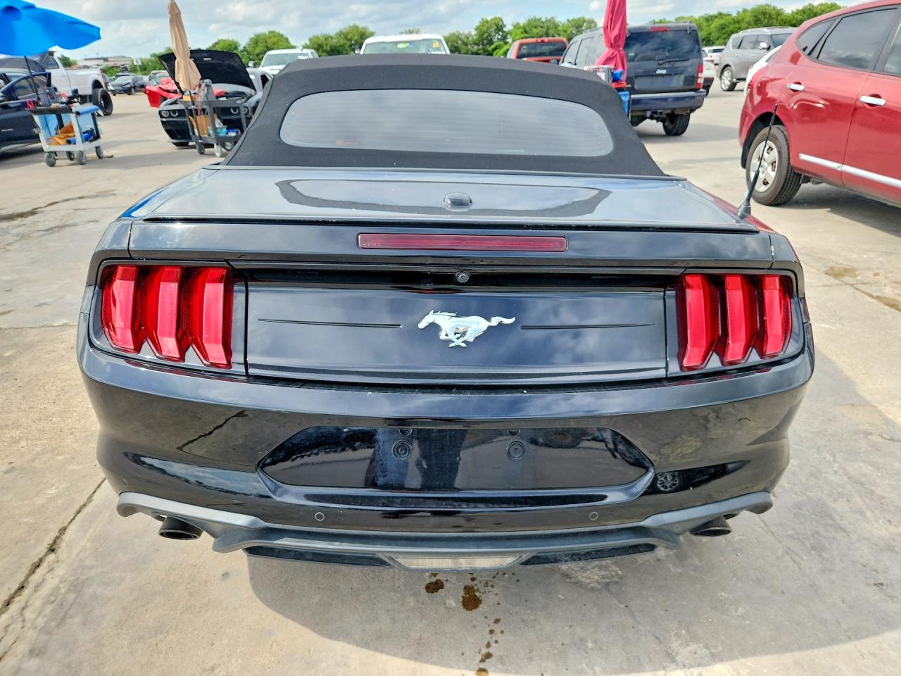 2022 Ford Mustang Black vin: 1FATP8UH7N5105397