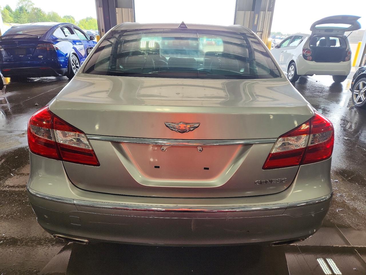 2012 Hyundai Genesis 3.8l Silver vin: KMHGC4DD5CU187464