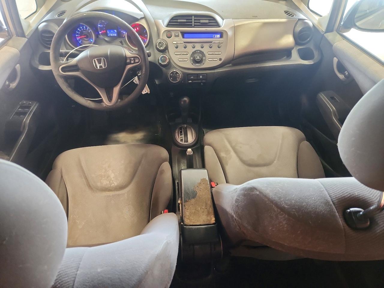2011 Honda Fit Silver vin: JHMGE8H33BC008512