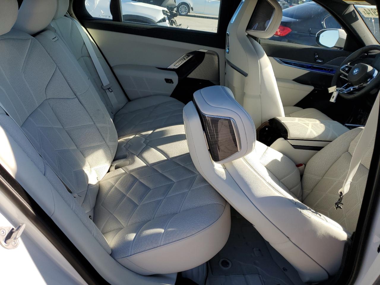 2024 Bmw 750 Xe Белый vin: WBA43EH05RCP30909