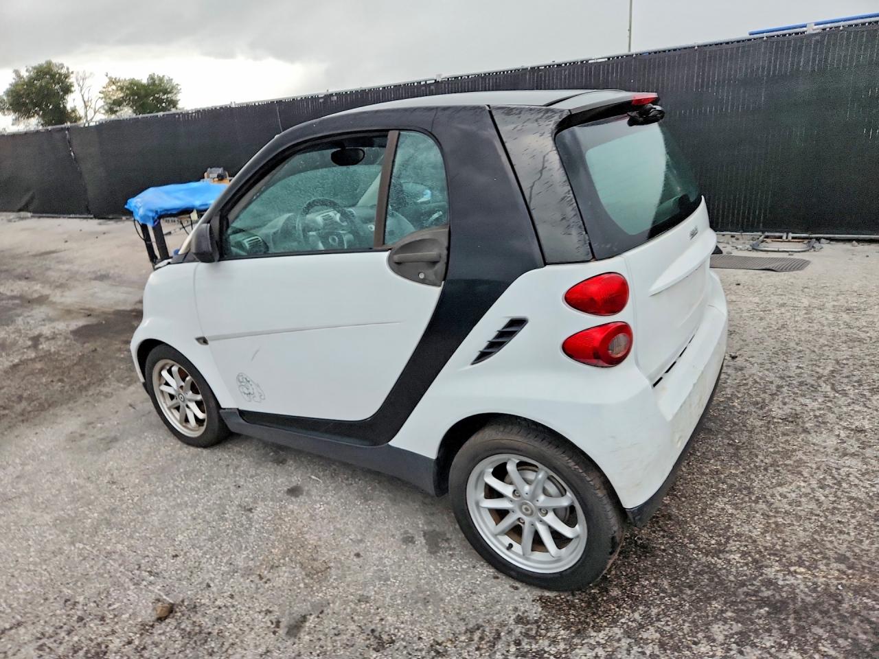 2009 Smart Fortwo Pure White vin: WMEEJ31X39K210210