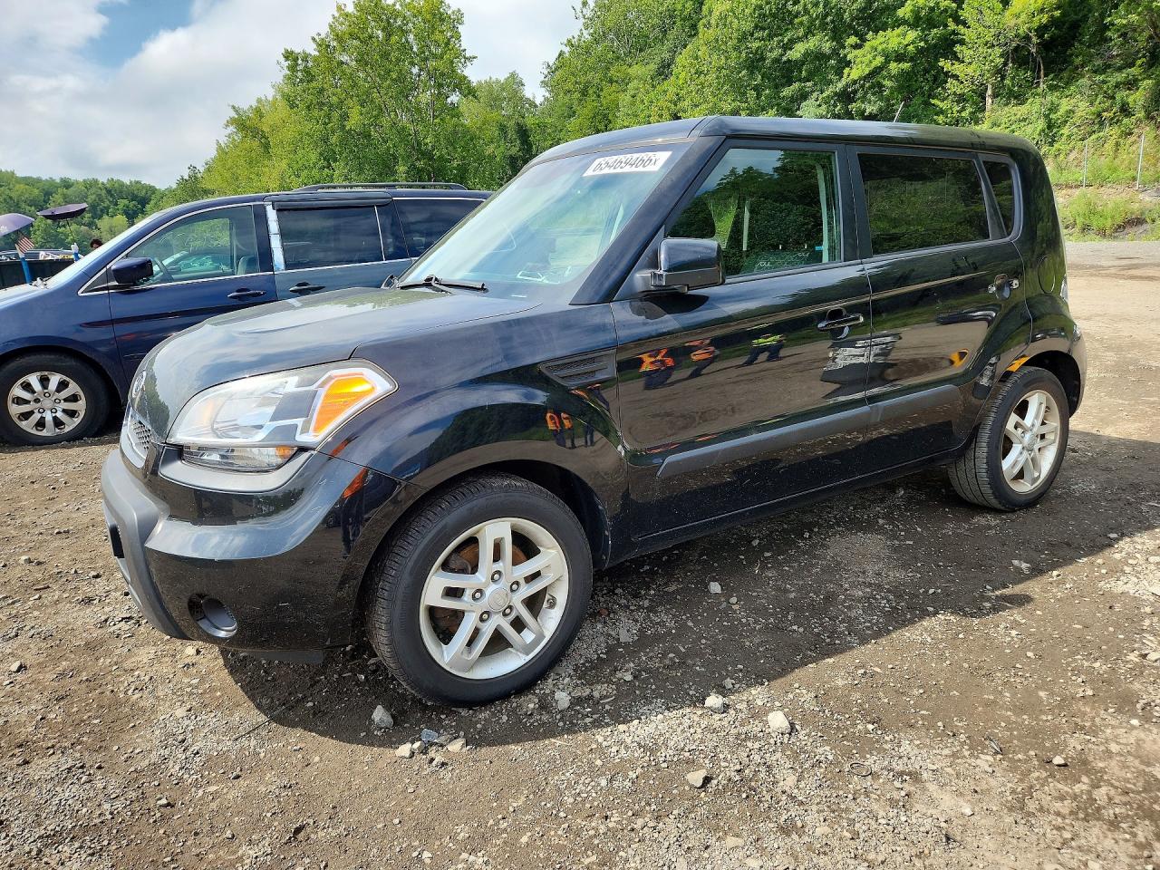 2011 Kia Soul + Black vin: KNDJT2A25B7209428