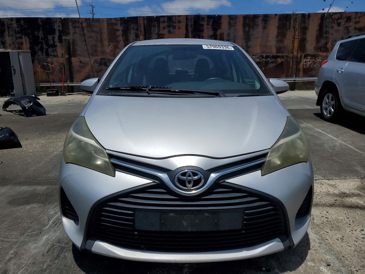 2015 Toyota Yaris 5-door L Silver vin: VNKKTUD31FA035281