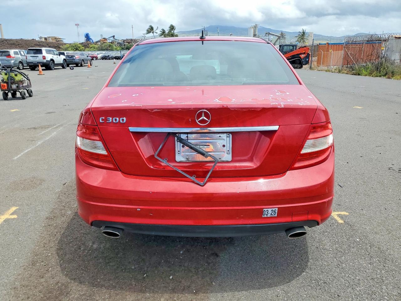 2011 Mercedes-benz C 300 Красный vin: WDDGF5EB8BA510104