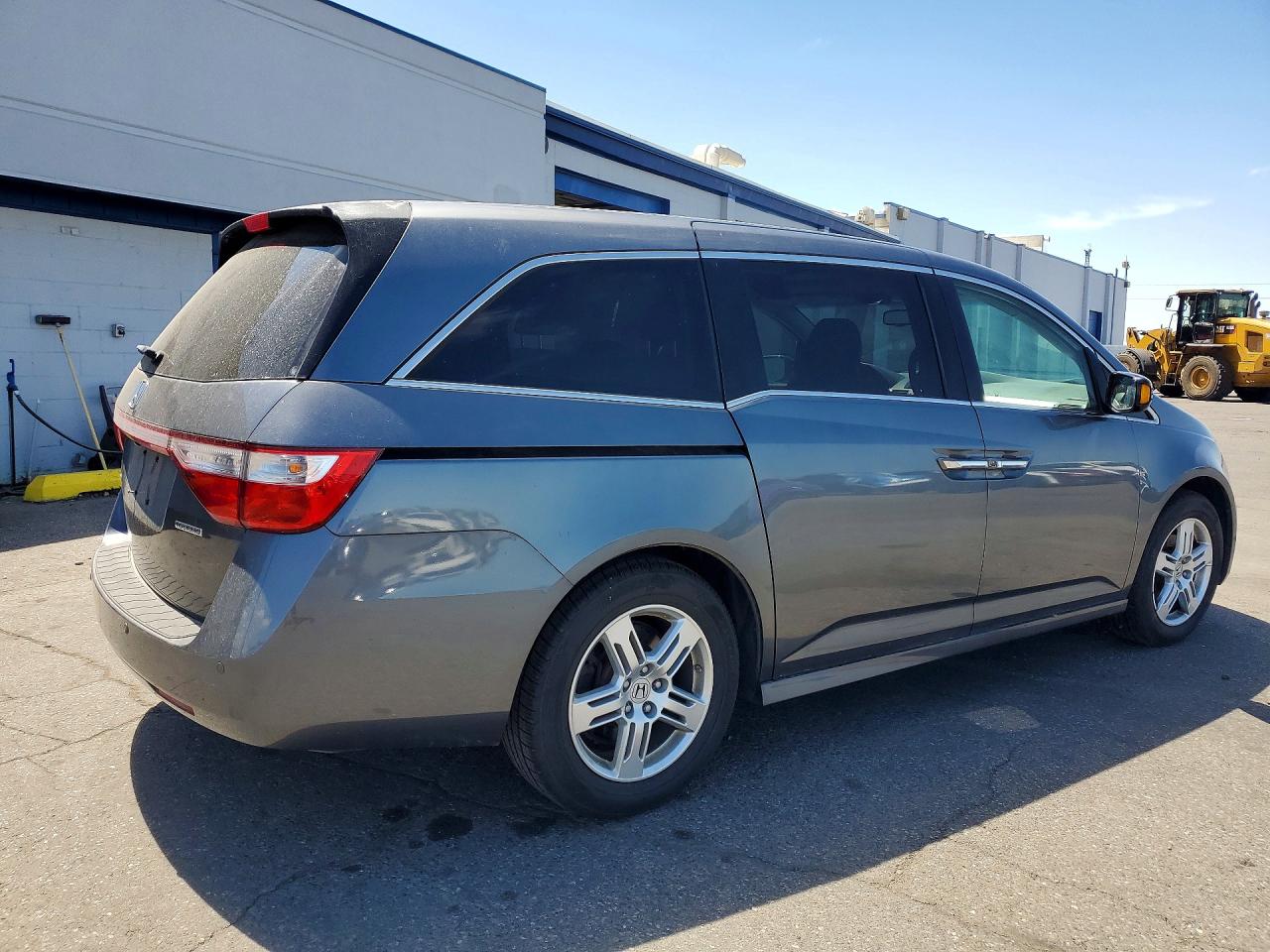 2011 Honda Odyssey Touring Gray vin: 5FNRL5H90BB002978