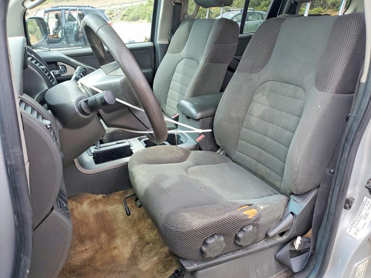 2005 Nissan Pathfinder Xe Silver vin: 5N1AR18W55C748852