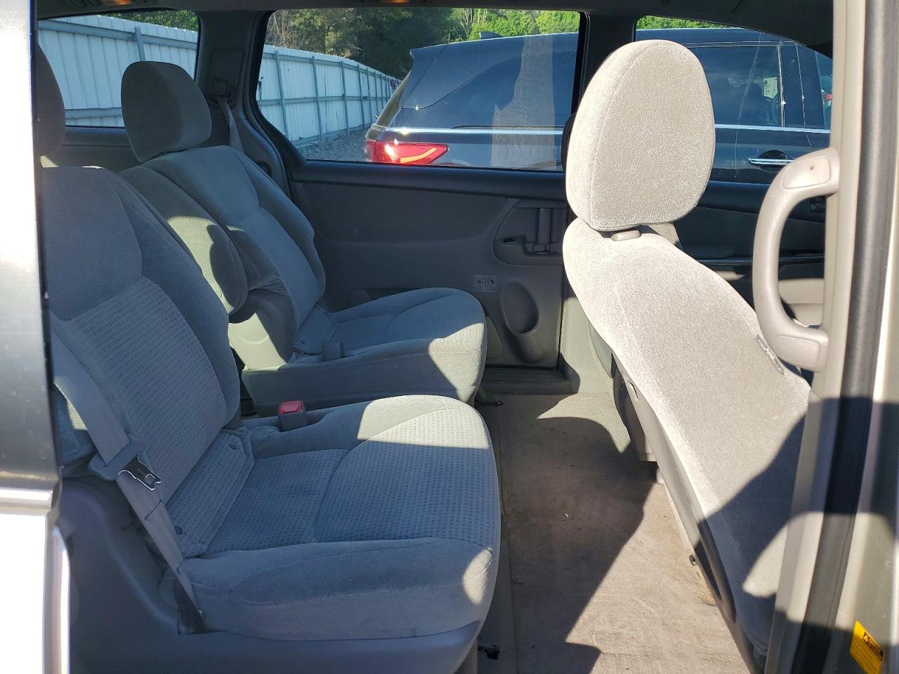 2009 Toyota Sienna Ce 7-passenger Серебряный vin: 5TDZK23C69S280617