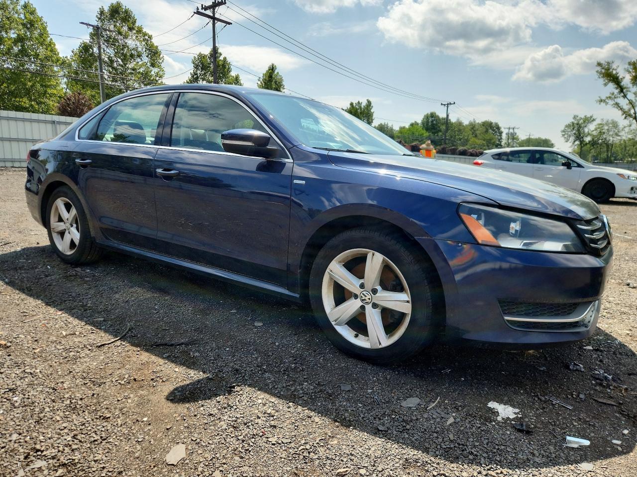 2014 Volkswagen Passat S Синий vin: 1VWAT7A32EC058921