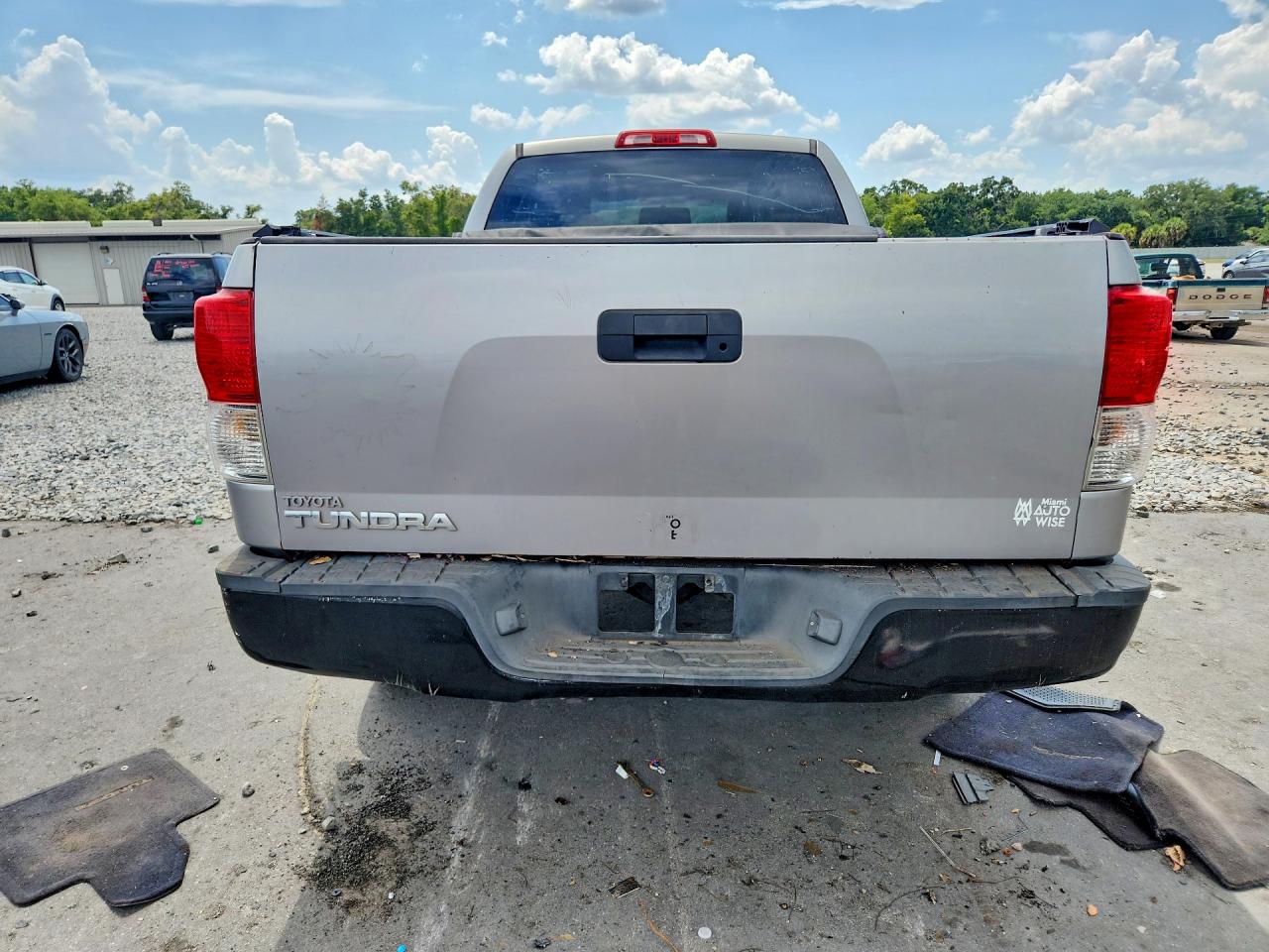 2010 Toyota Tundra Double Cab Sr5 Silver vin: 5TFRU5F10AX023702