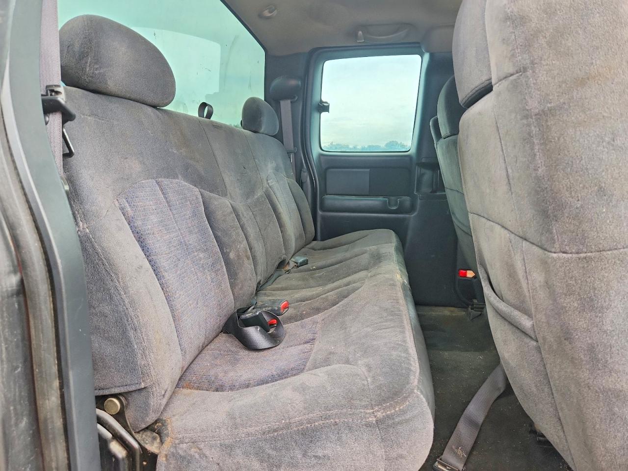 2001 Chevrolet Silverado K1500 Серебряный vin: 1GCEK19V31E315142