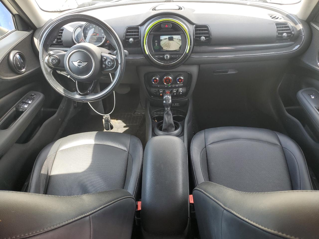 2018 Mini Cooper Clubman Белый vin: WMWLN5C50J2E34573