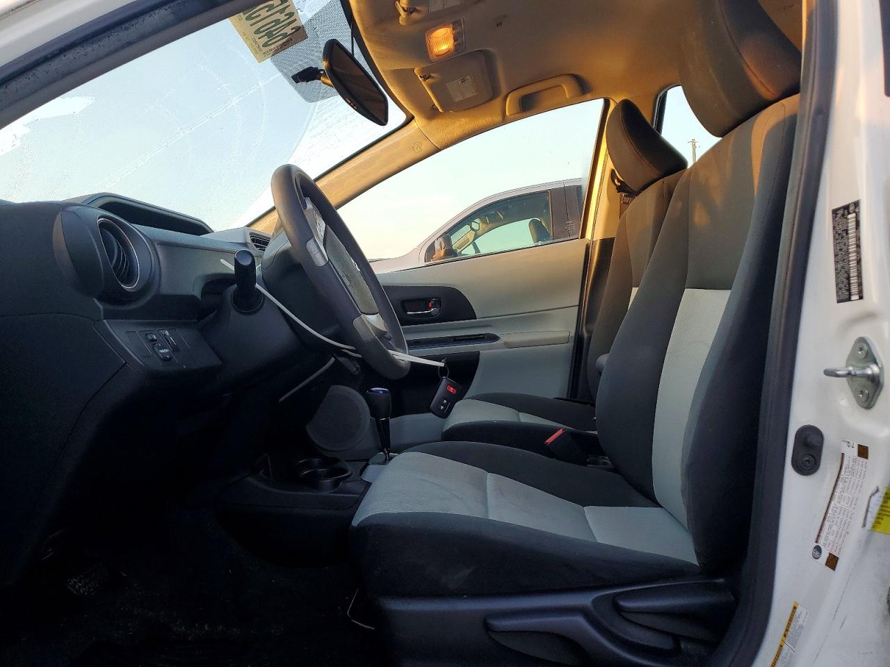 2012 Toyota Prius C Three White vin: JTDKDTB31C1508854