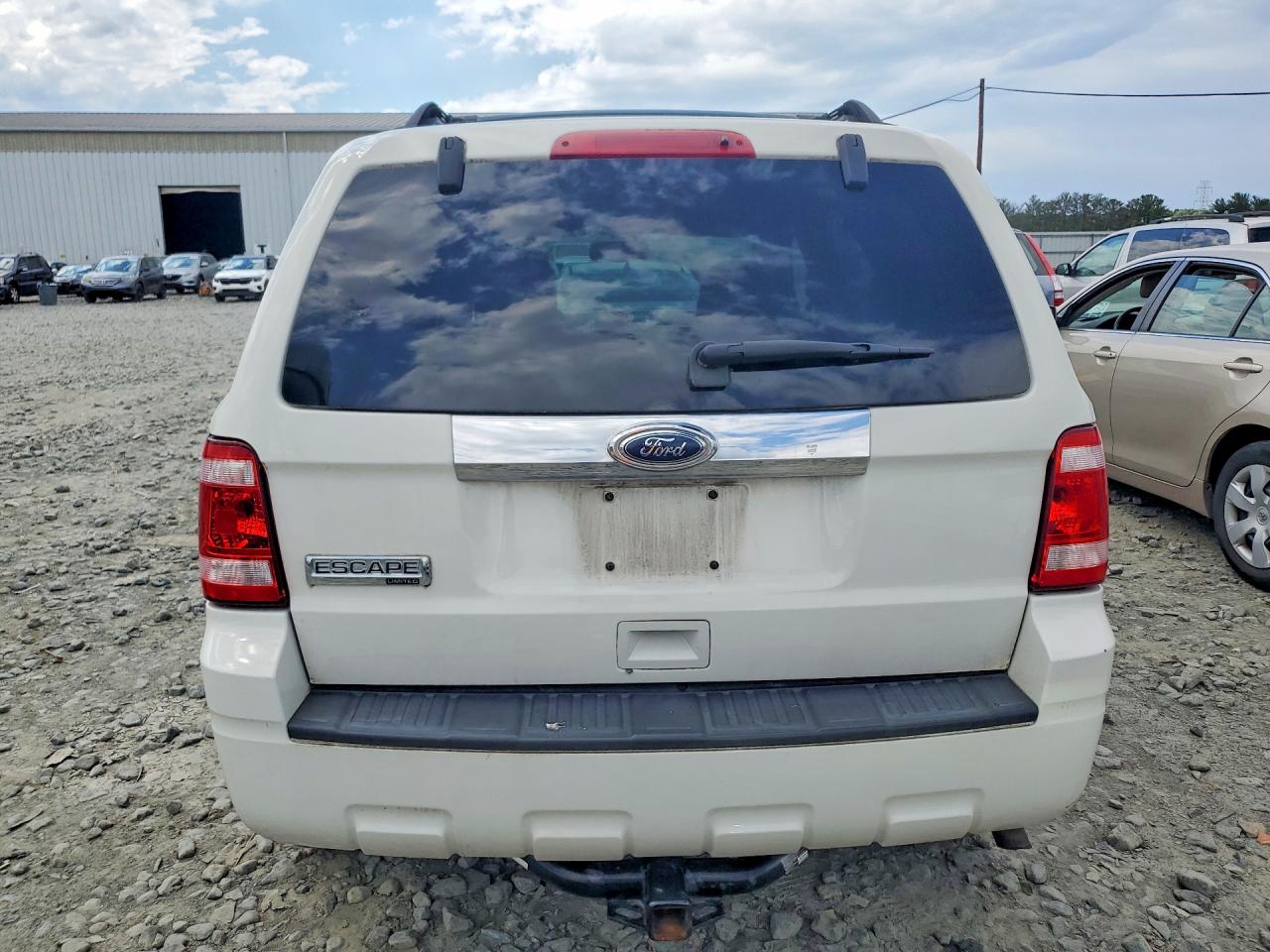 2010 Ford Escape Limited White vin: 1FMCU9EGXAKD36445