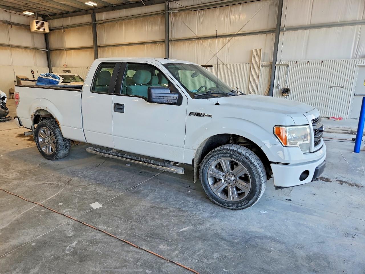2013 Ford F150 Super Cab White vin: 1FTFX1EF7DKD31189
