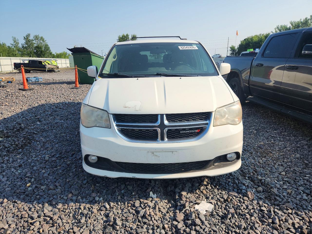 2011 Dodge Grand Caravan Crew White vin: 2D4RN5DG6BR700050