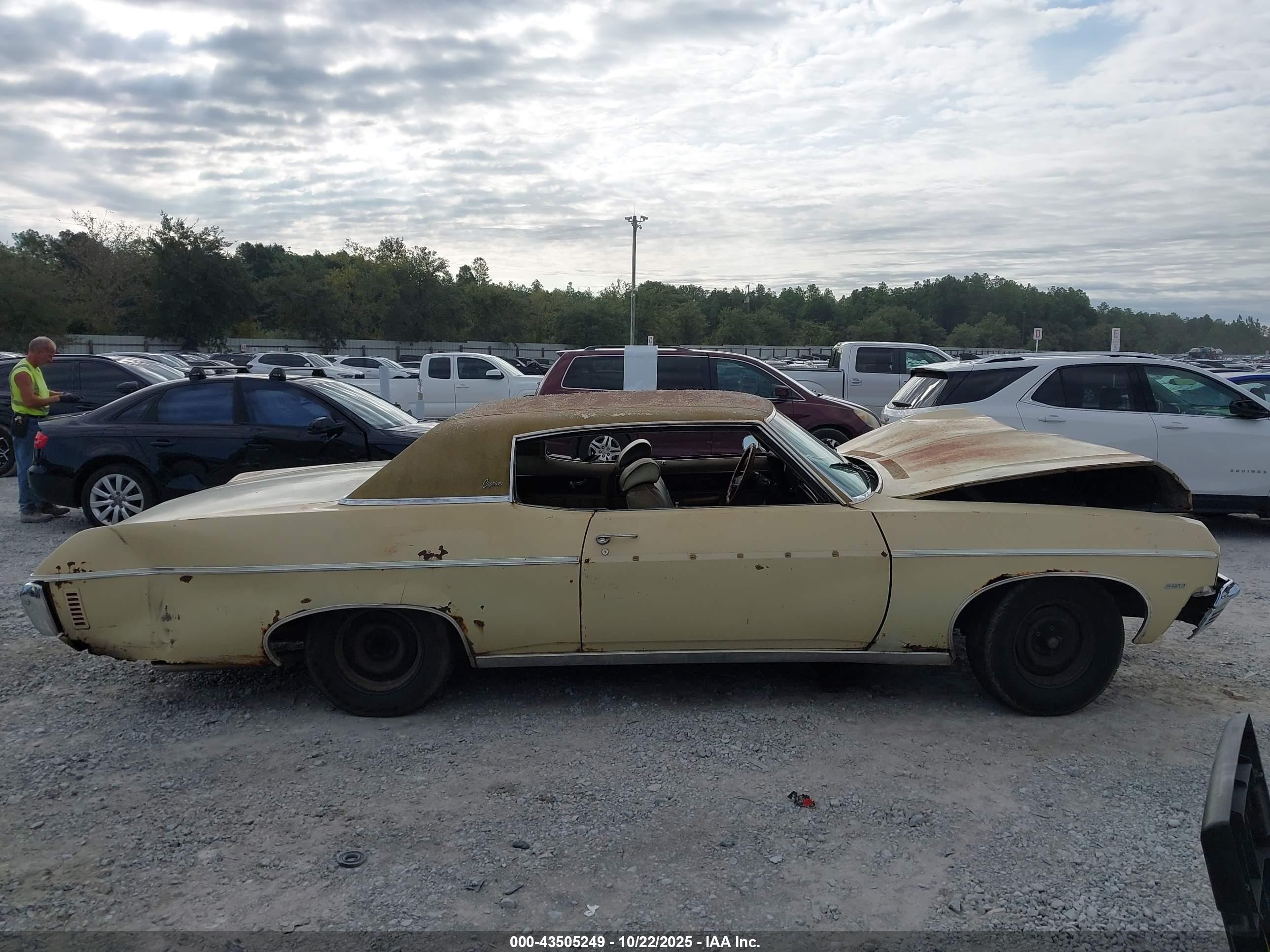 1970 Chevrolet Caprice   Cream vin: 166470J218405    