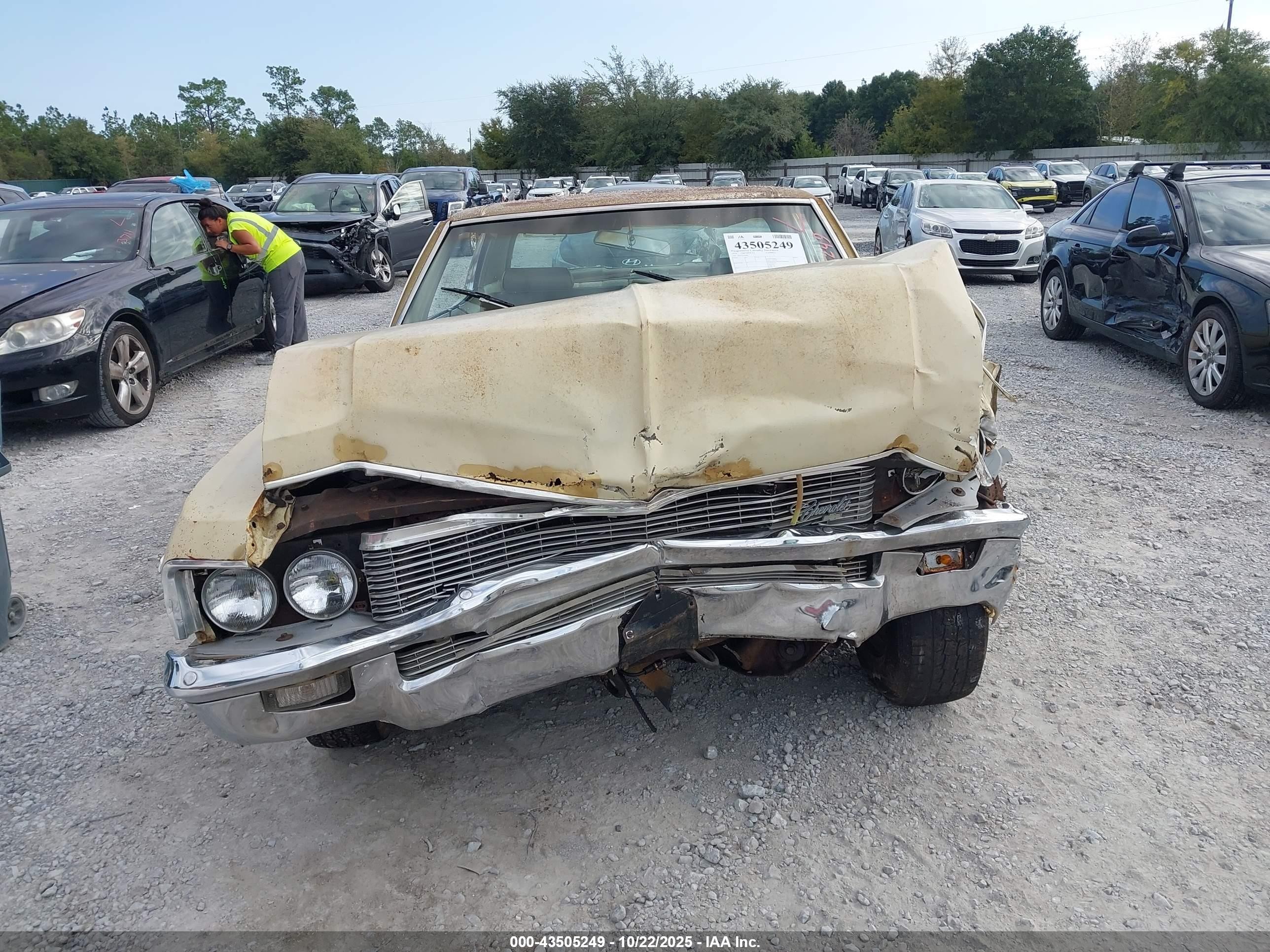 1970 Chevrolet Caprice   Cream vin: 166470J218405    